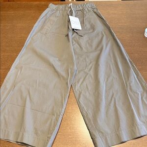 Fete stylish lightweight, green, breathable fabric.